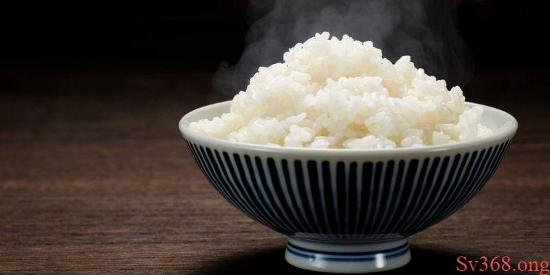 mơ thấy ăn cơm Mộng thấy bản thân ăn cơm trong nhà người khác