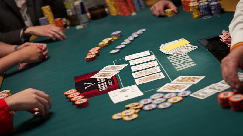 Poker 3 Lá Là Gì? Luật Chơi Và Cách Chơi Như Thế Nào? 5 Bước 3: So bài, đưa ra kết quả thắng thua